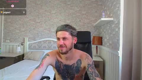 Snapshot of jonahshaw chatting on 06.18.26 JonahShaw online show from 06.18.26