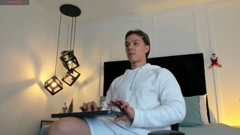 Jonathan Danielss  online show from 12.07.24