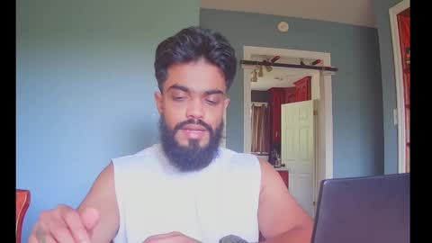 Snapshot of jonathanliyaz1 chatting on 09.15.25 royjon online show from 09.15.25