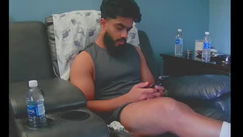 Snapshot of jonathanliyaz1 chatting on 09.16.25 royjon online show from 09.16.25