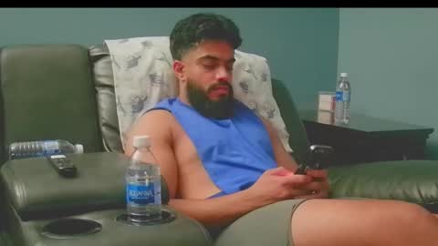 Snapshot of jonathanliyaz1 chatting on 09.19.25 royjon online show from 09.19.25