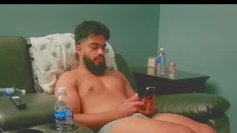 Snapshot of jonathanliyaz1 chatting on 09.19.25 royjon online show from 09.19.25