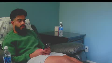 Snapshot of jonathanliyaz1 chatting on 09.20.25 royjon online show from 09.20.25