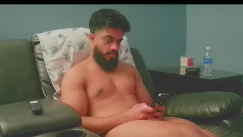 Snapshot of jonathanliyaz1 chatting on 09.21.25 royjon online show from 09.21.25