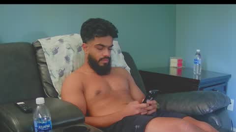 Snapshot of jonathanliyaz1 chatting on 09.22.25 royjon online show from 09.22.25