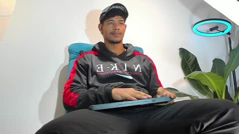 Snapshot of jordanparis chatting on 01.11.25 JordanParis online show from 01.11.25