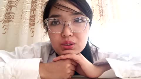 Snapshot of josephinepantle chatting on 05.08.26 Kama online show from 05.08.26