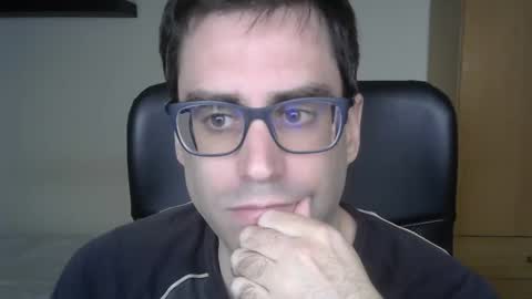 Snapshot of josevd chatting on 11.17.25 Jose online show from 11.17.25