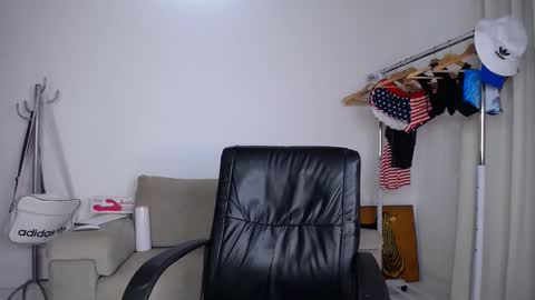 Snapshot of josezaens_ chatting on 10.19.25 josezaens_ online show from 10.19.25