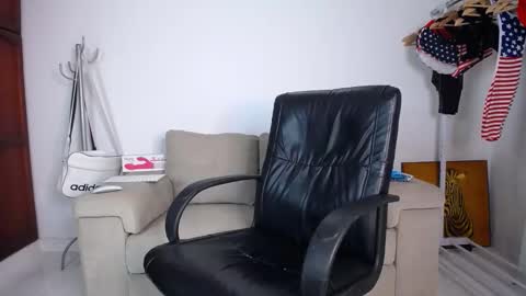 Snapshot of josezaens_ chatting on 10.23.25 josezaens_ online show from 10.23.25