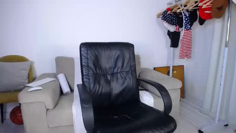 josezaens_ online show from 11.05.25