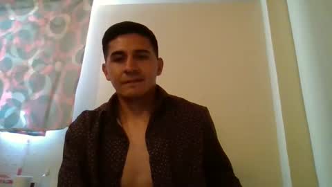 Snapshot of jota_latino chatting on 11.13.25 jota_latino online show from 11.13.25