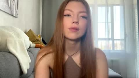Snapshot of joyegeesey chatting on 05.19.26 Bella online show from 05.19.26