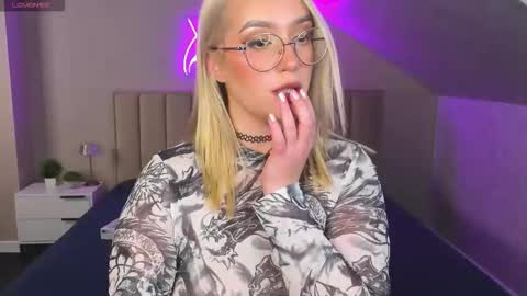 Vickie online show from 10.16.25