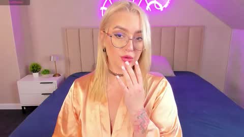 Vickie online show from 10.17.25