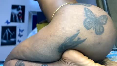 Snapshot of joyslim1 chatting on 12.18.24 Butterflyass online show from 12.18.24