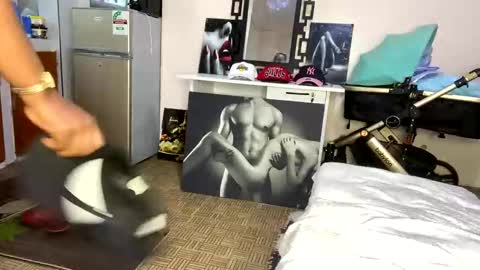 Snapshot of joyslim1 chatting on 12.20.25 Butterflyass online show from 12.20.25