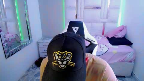 Snapshot of jr_nino_ chatting on 03.04.25 N I N O online show from 03.04.25