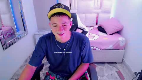 Snapshot of jr_nino_ chatting on 03.08.25 N I N O online show from 03.08.25