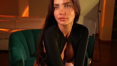 Jennifer Diaz online show from 01.05.25