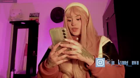 Snapshot of ju_kyung chatting on 12.19.24 Ju Kyung online show from 12.19.24