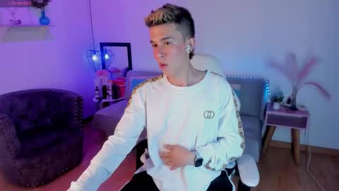 Snapshot of juaan_diick chatting on 02.12.26 Juandii online show from 02.12.26