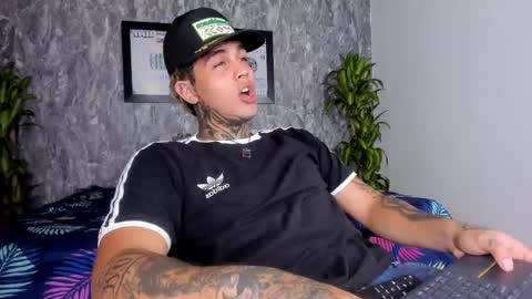 juan_alvarez18 online show from 02.18.25