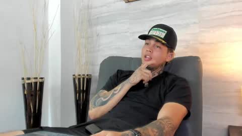 juan_alvarez18 online show from 02.19.25