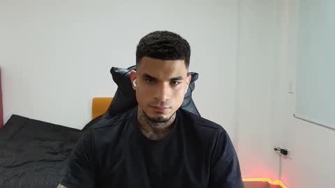 juan_gomez_1 online show from 11.22.25