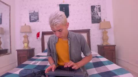 Snapshot of juan_lovers chatting on 12.05.24 J U A N L O V E R S online show from 12.05.24