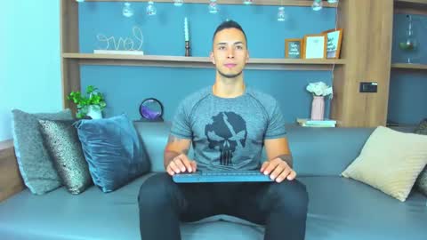Snapshot of juan_muscle chatting on 02.10.25 juan_muscle online show from 02.10.25