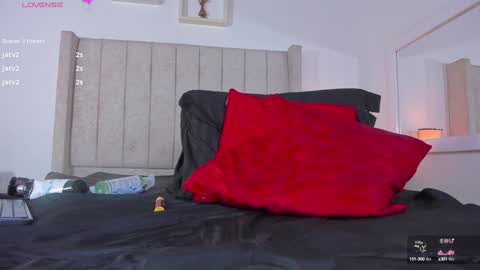 Lau   follow  online show from 01.14.25