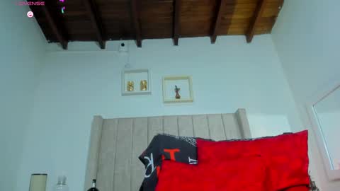 Lau   follow  online show from 02.24.25