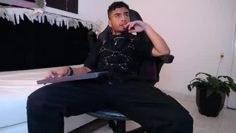 Snapshot of juancamilo66_ chatting on 12.29.24 juancamilo66_ online show from 12.29.24