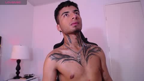 Snapshot of juancamilo66_ chatting on 02.01.25 juancamilo66_ online show from 02.01.25