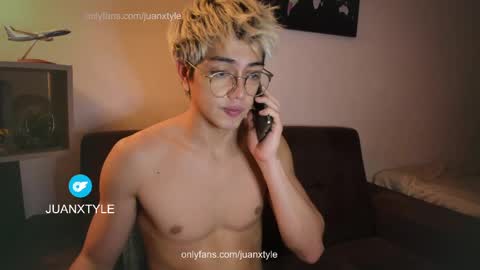 Snapshot of juancamroom chatting on 04.21.26 . online show from 04.21.26
