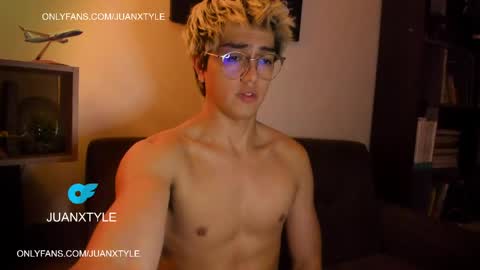 Snapshot of juancamroom chatting on 05.13.26 . online show from 05.13.26