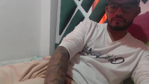 Snapshot of juanfe_style chatting on 10.12.25 juanfe_style online show from 10.12.25