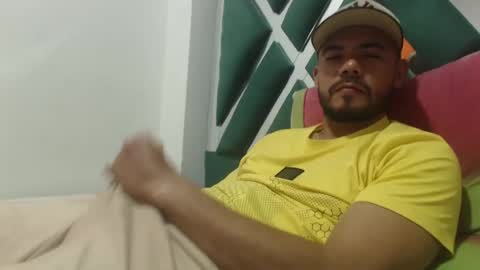 Snapshot of juanfe_style chatting on 10.13.25 juanfe_style online show from 10.13.25