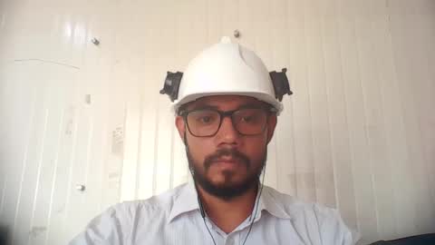 Snapshot of juanfe_style chatting on 10.28.25 juanfe_style online show from 10.28.25