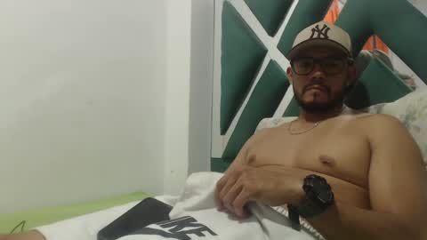 Snapshot of juanfe_style chatting on 11.12.25 juanfe_style online show from 11.12.25