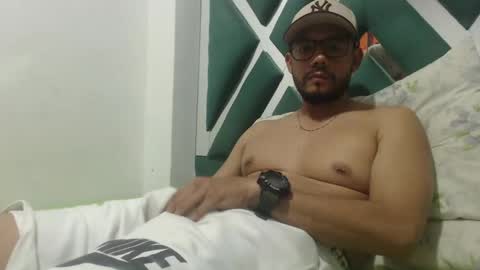 Snapshot of juanfe_style chatting on 11.12.25 juanfe_style online show from 11.12.25