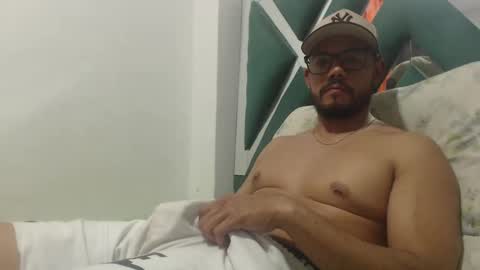 Snapshot of juanfe_style chatting on 11.14.25 juanfe_style online show from 11.14.25