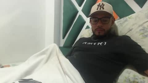 Snapshot of juanfe_style chatting on 11.20.25 juanfe_style online show from 11.20.25