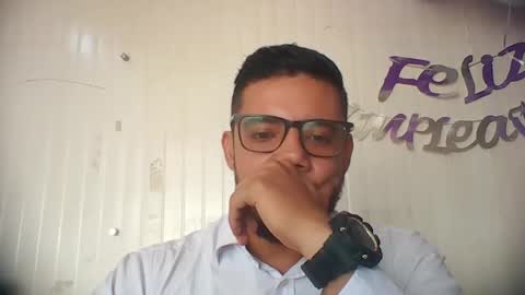 Snapshot of juanfe_style chatting on 12.04.25 juanfe_style online show from 12.04.25