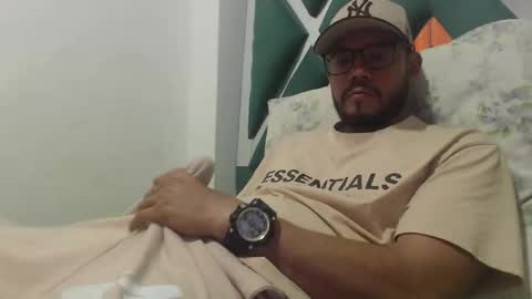 Snapshot of juanfe_style chatting on 12.05.25 juanfe_style online show from 12.05.25