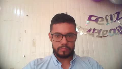 Snapshot of juanfe_style chatting on 12.05.25 juanfe_style online show from 12.05.25