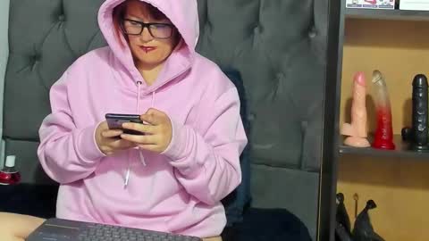 Snapshot of juanita_69_ chatting on 02.26.25 juanita online show from 02.26.25