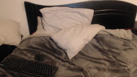 Snapshot of juguetes chatting on 12.22.24 Juan Alcal online show from 12.22.24