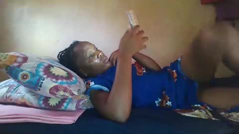 juice_petite3 online show from 01.29.25